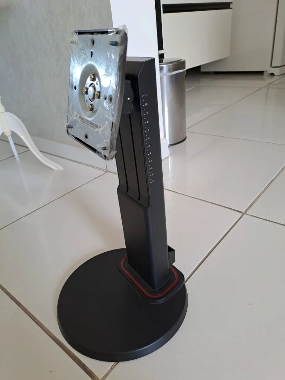 Base regulável para monitor