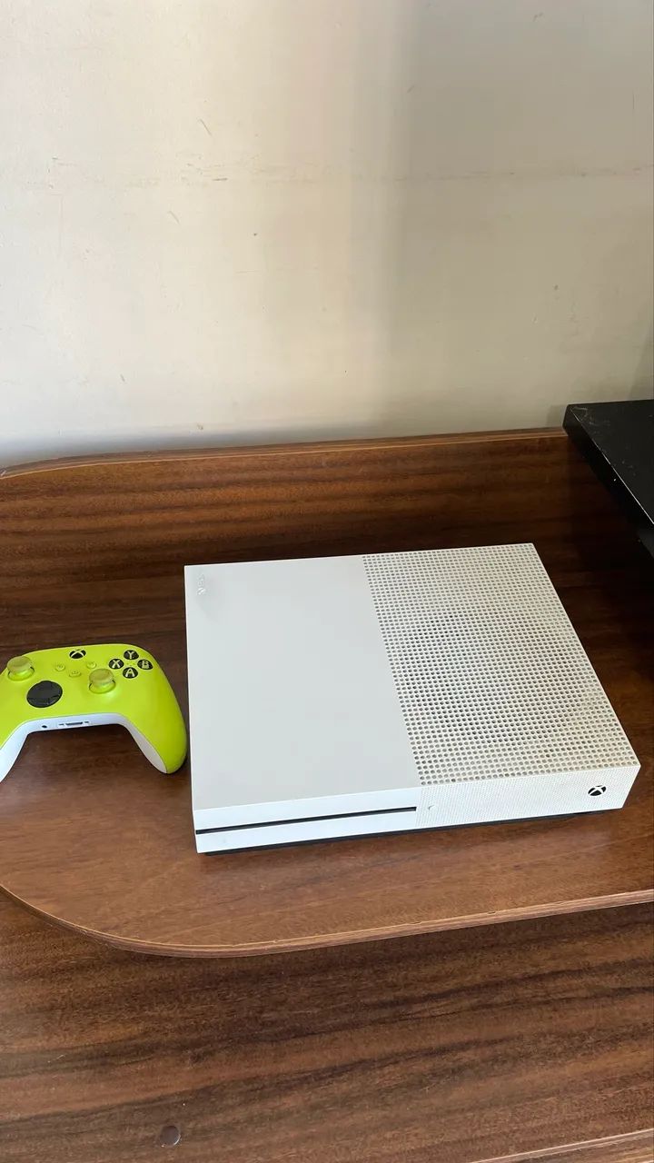 Xbox One S + Controle da Nova Geração 