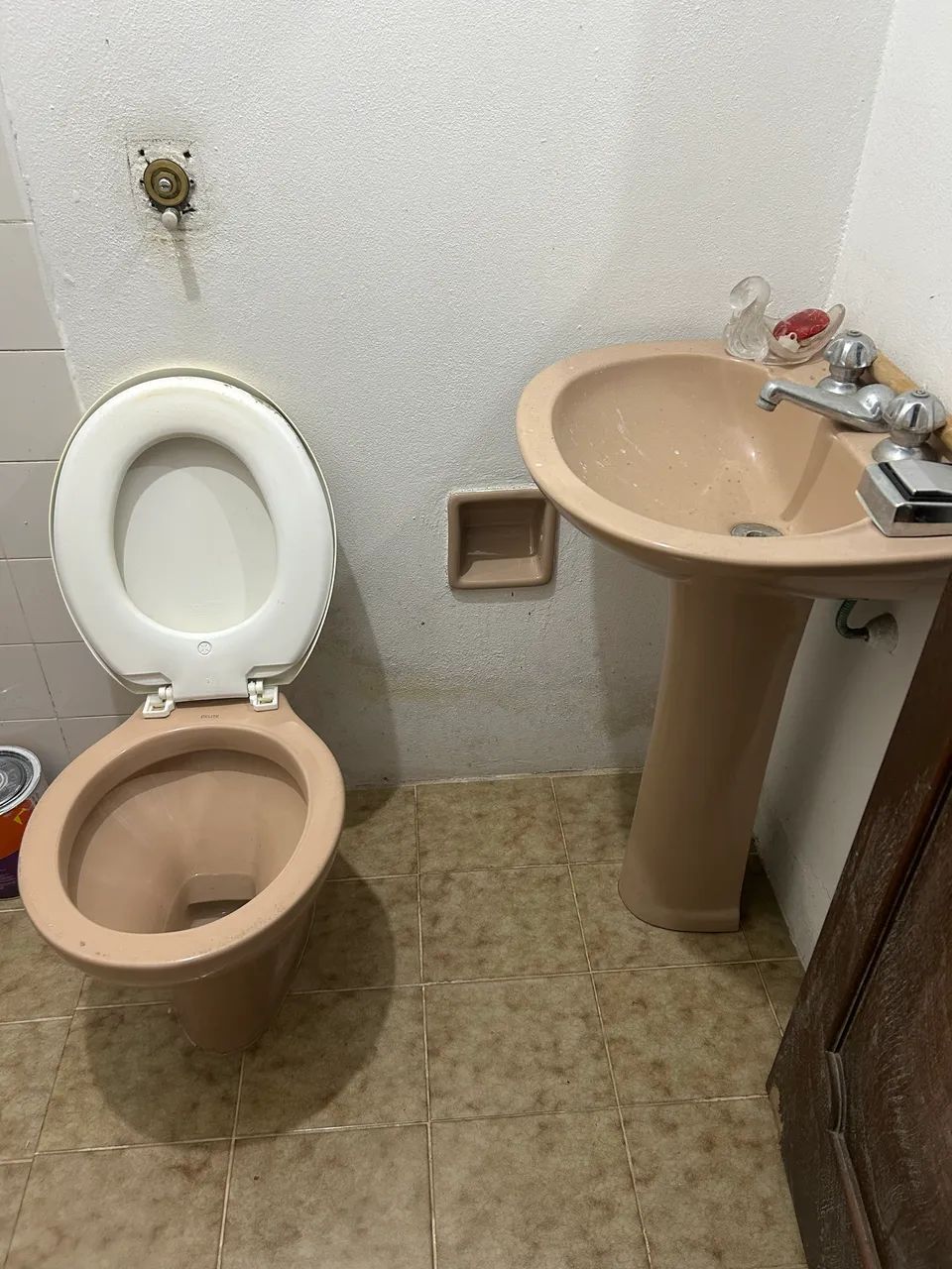 Conjunto de cerâmica para banheiro cor caramelo 