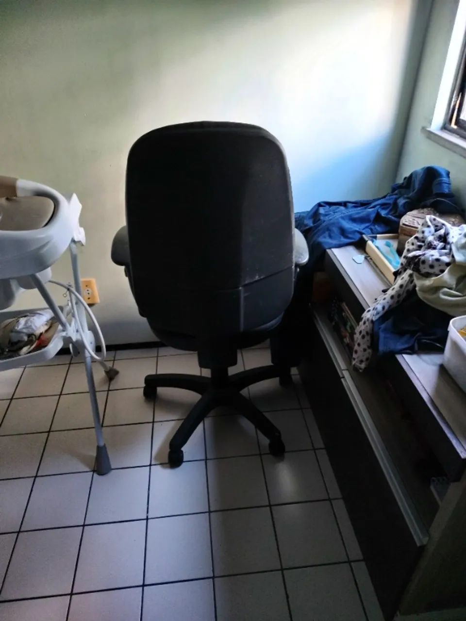 Cadeira de escritório impecável  - Foto 3