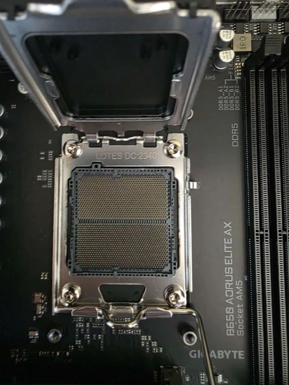 Placa mãe Gigabyte B650 Aorus Elite AX - Foto 4