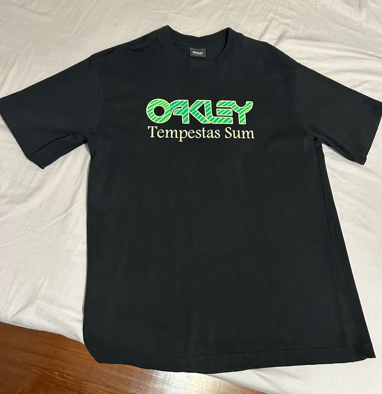 Camiseta Oakley Tempestas Sum Graphic Tee Original.