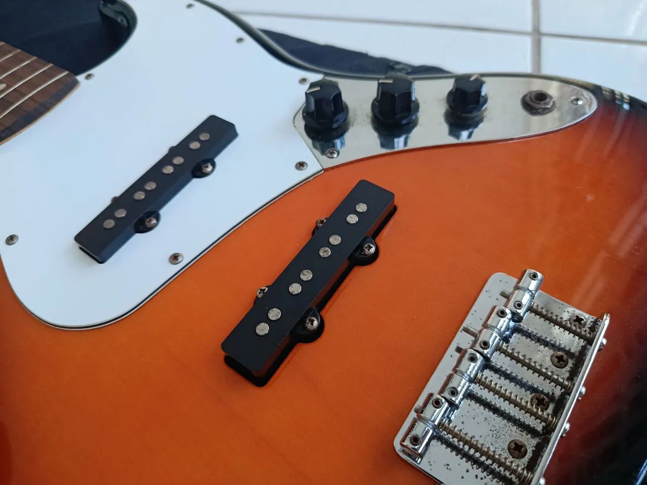 Contra baixo SQUIER afinit - Foto 2