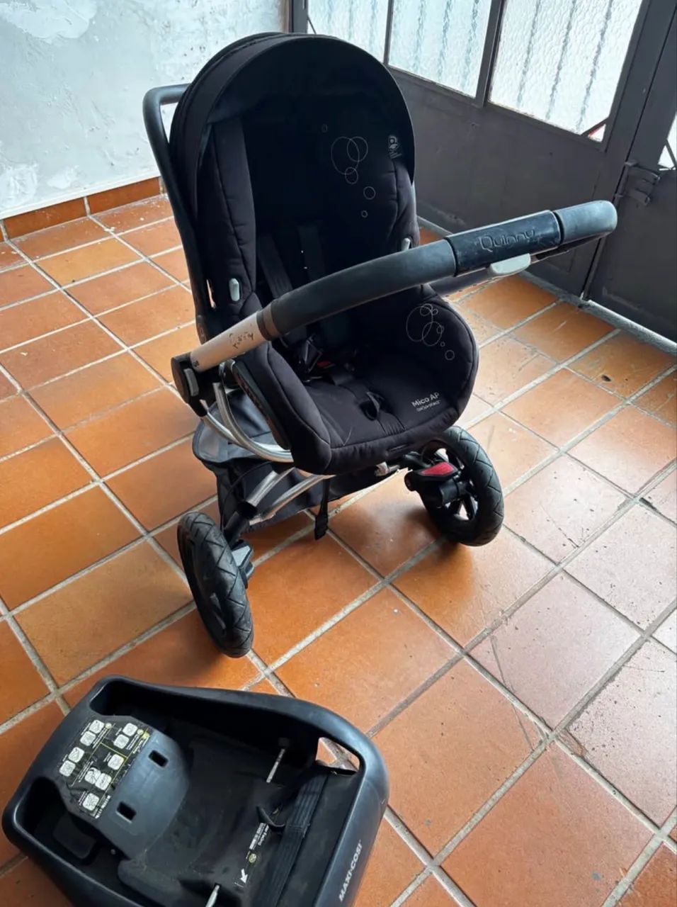 Bebê conforto (com base) + carrinho bebê Quinny Buzz Xtra - Foto 3