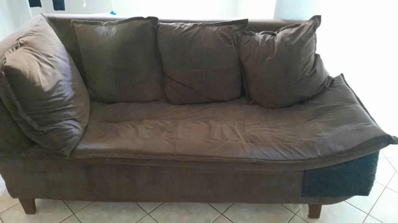 Vende-se sofá de canto, precisa de reparos 