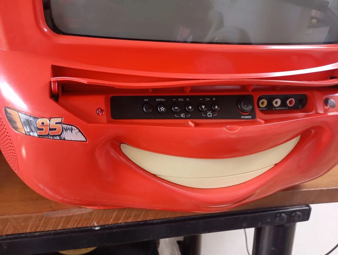 Tv relâmpago McQueen falta acessórios 