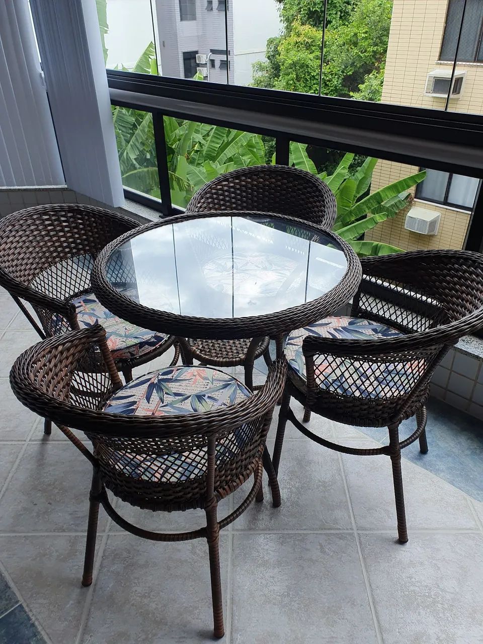 Conjunto de Mesa e 4 Cadeiras de Varanda - Foto 4