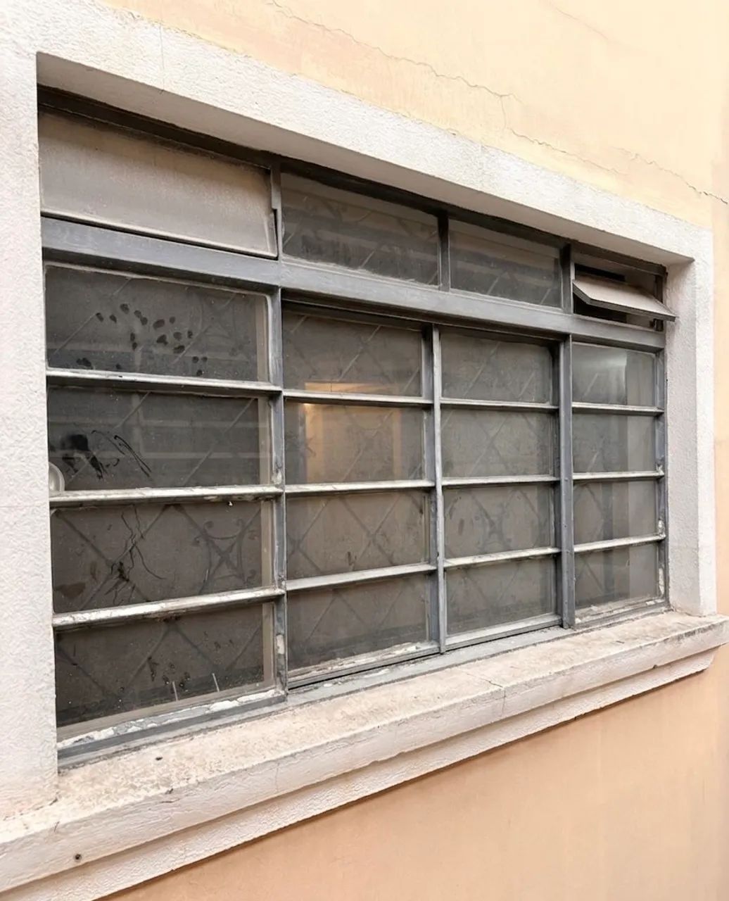 Janela 1,80x1,30 maciça 