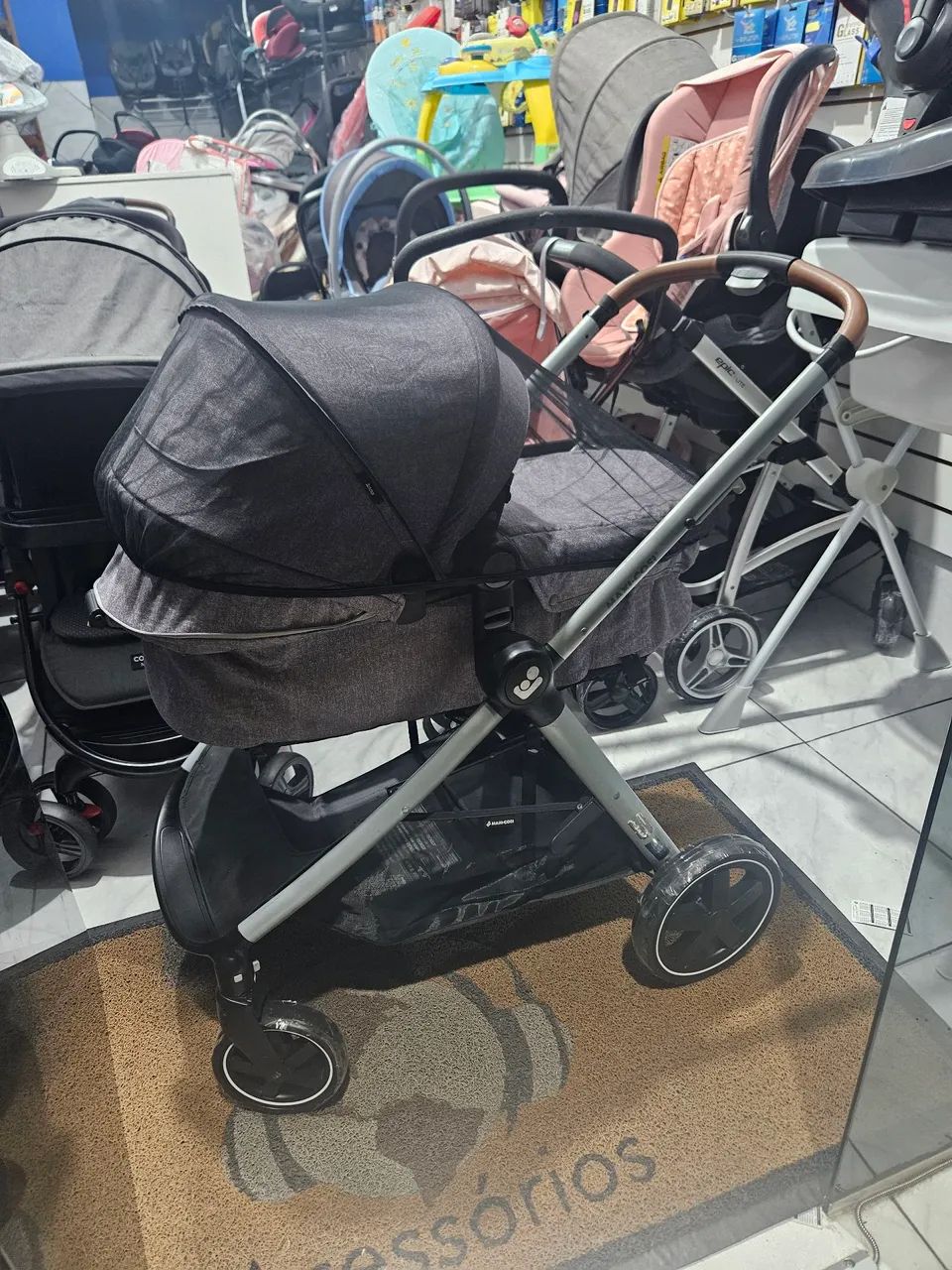 Carrinho maxi-cosi  anna 02;+ bebê conforto  em estado de novo  R$ 1.1999,00 em 12 X sem  