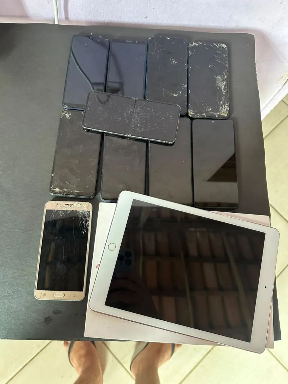 Lote com 10 celulares e 1 ipad 