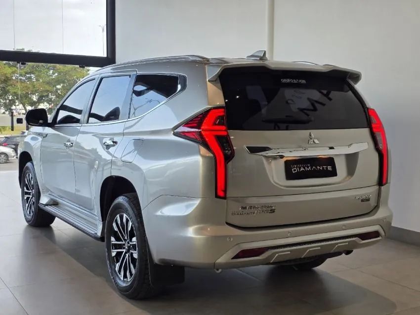 Mitsubishi Pajero 2023