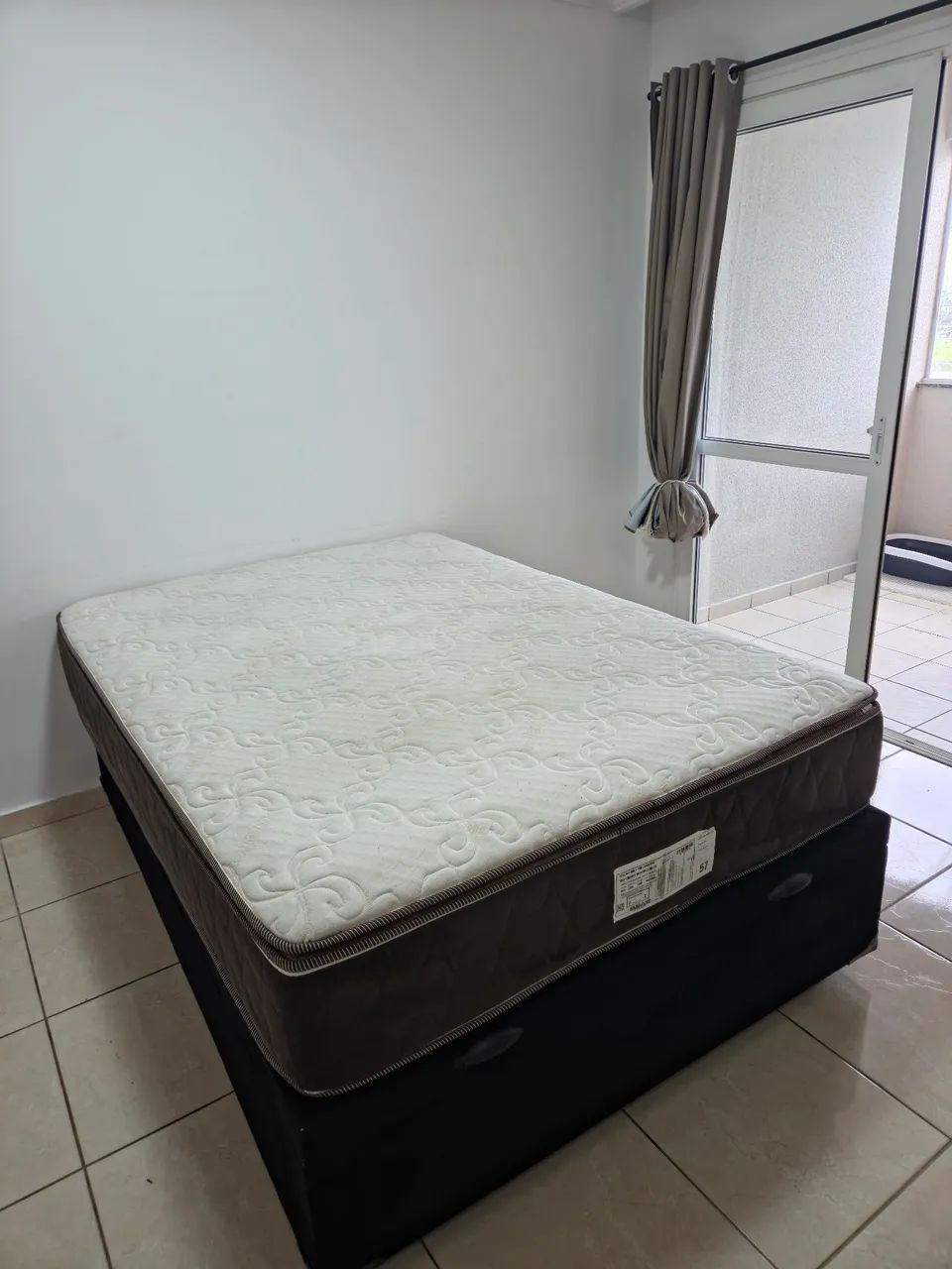 Cama casal box baú