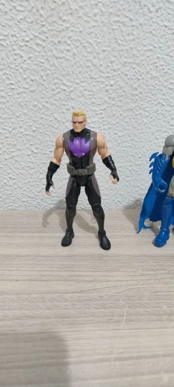 Lote 3 bonecos Hasbro e Mattel, Batman, Superman e Gavião arqueiro - Foto 3