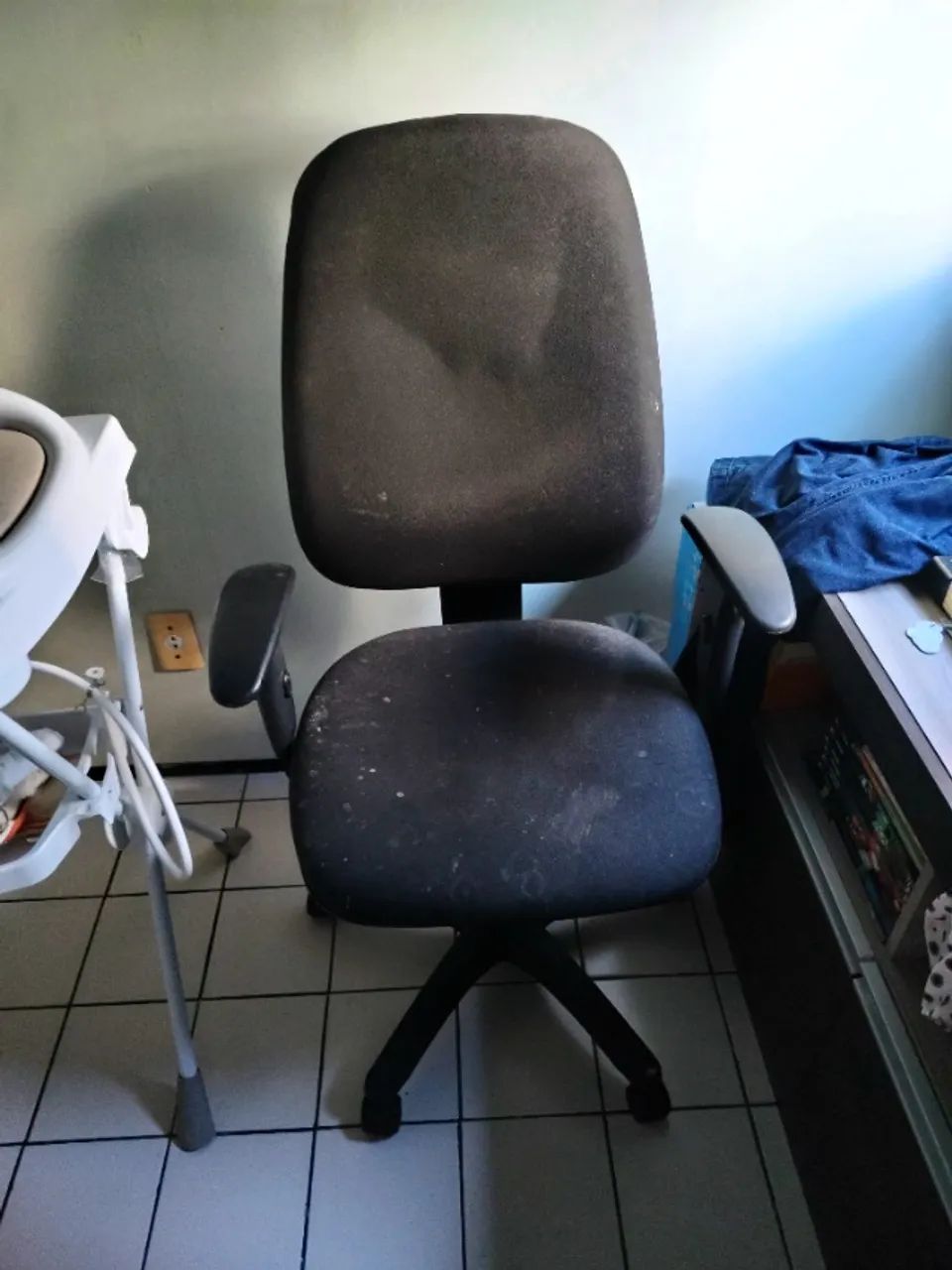 Cadeira de escritório impecável 