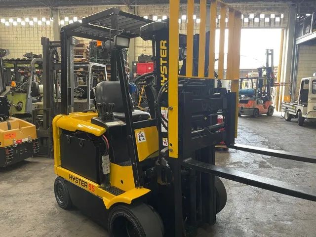 Empilhadeira Contrabalançada Hyster E55XM - Foto 6