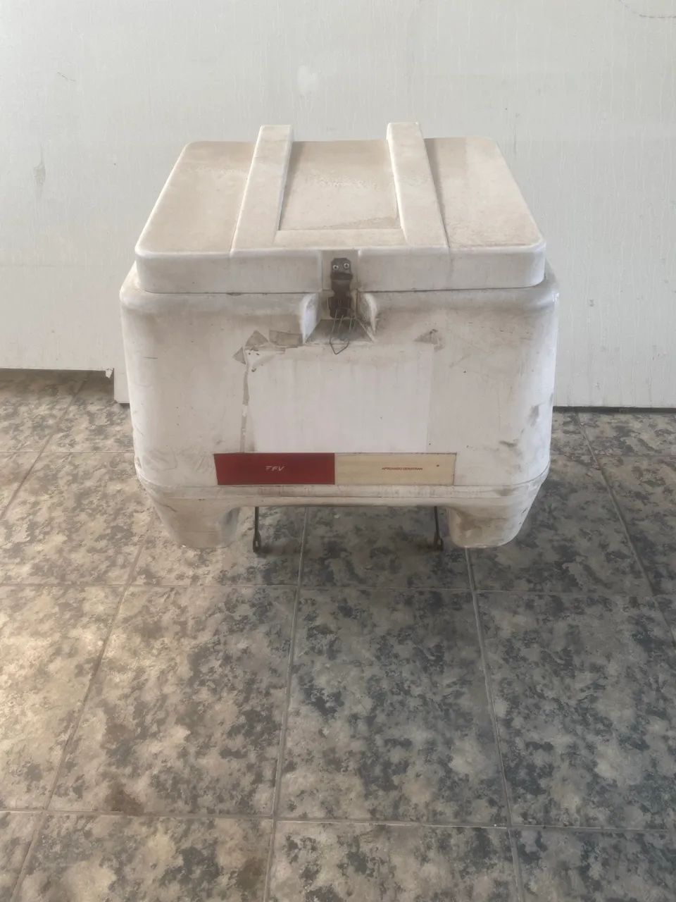 Baú para moto e suporte 