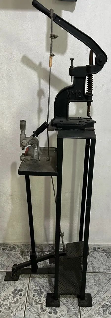 Máquina de ilhós 