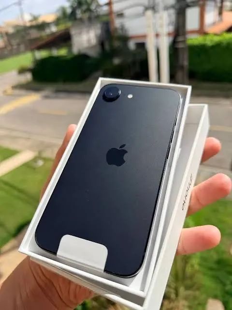 iPhone 16e