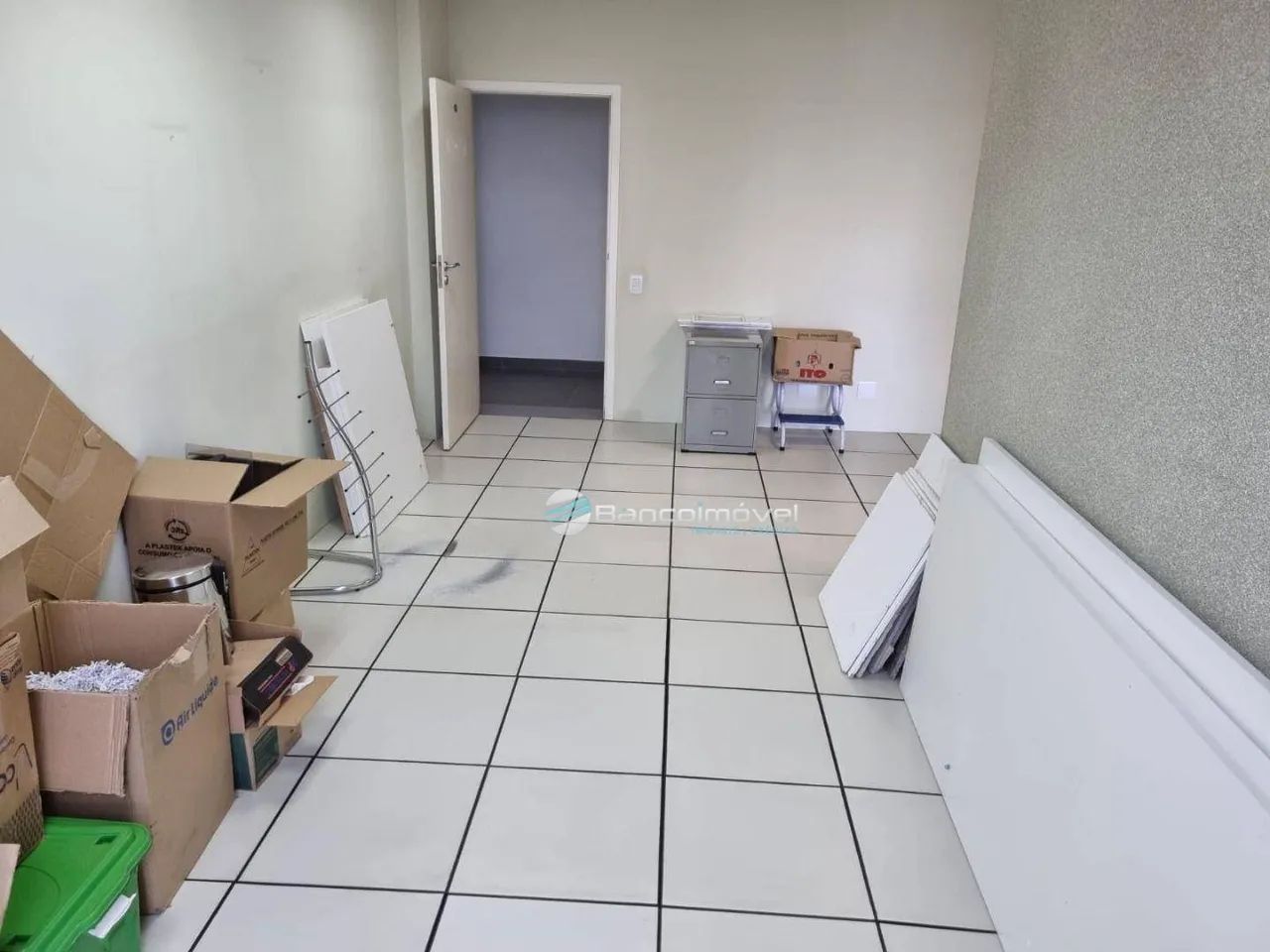 Conjunto de Salas/Comercial, bem localizada, perto de tudo. Edifício com portaria 24 hs, e