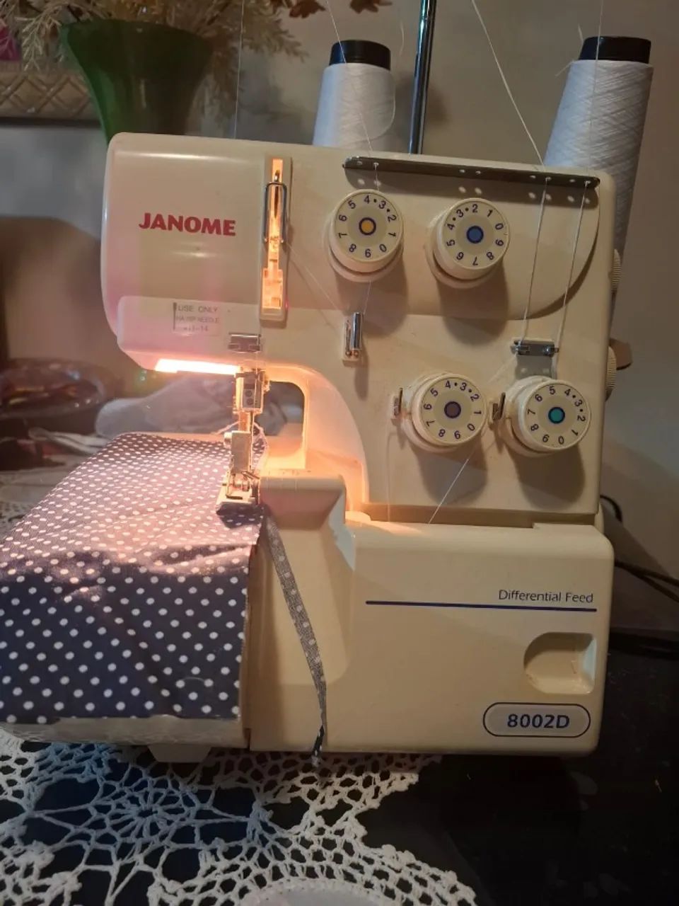 Máquina Overlock Janome 8002D - Foto 3