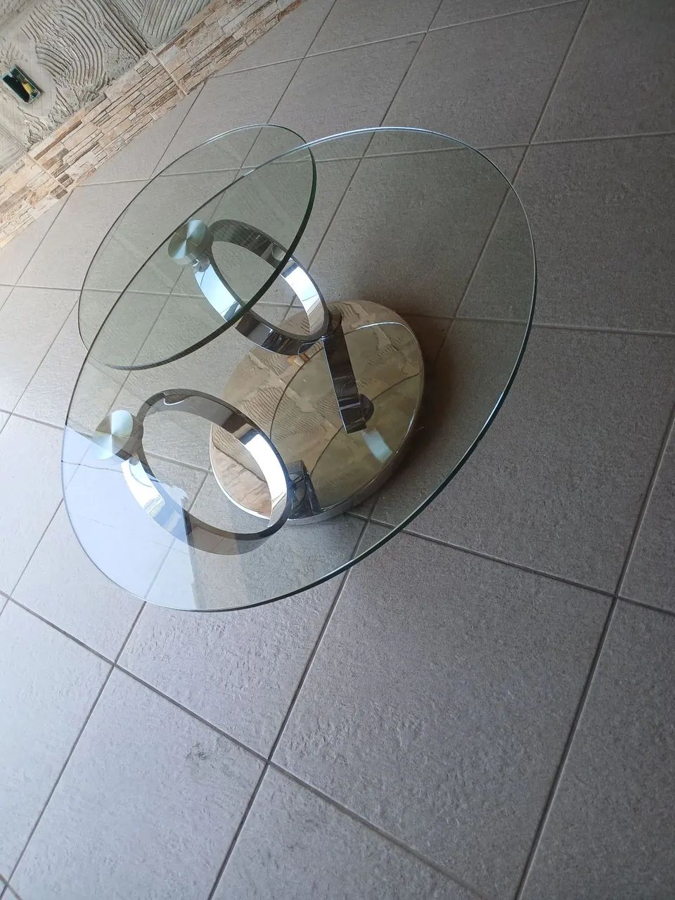 Lindíssima mesa de centro argolas inox giratorias e vidro. - Foto 3