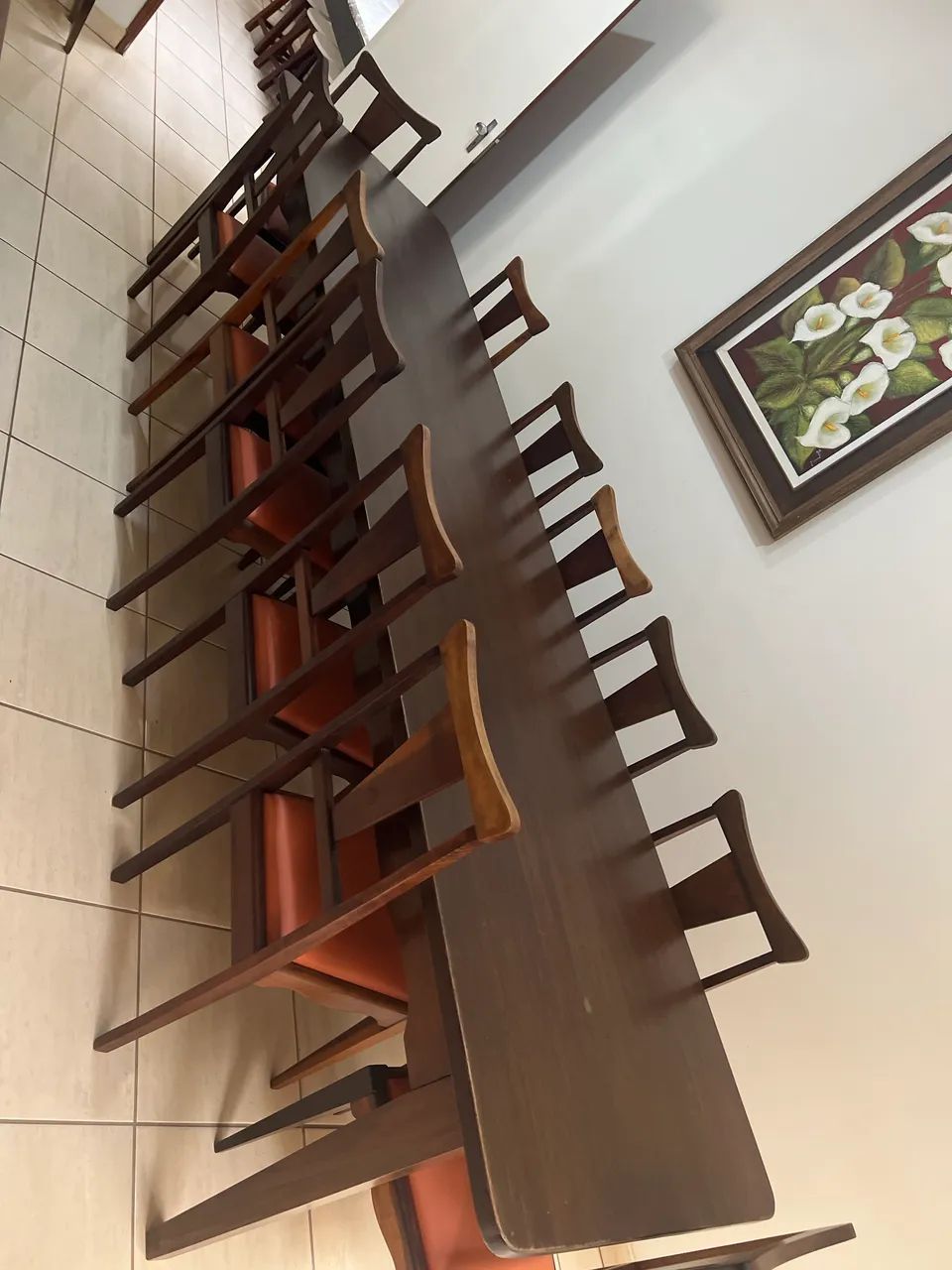 Mesa enorme e resistente + 12 cadeiras (peça difícil de encontrar hoje)