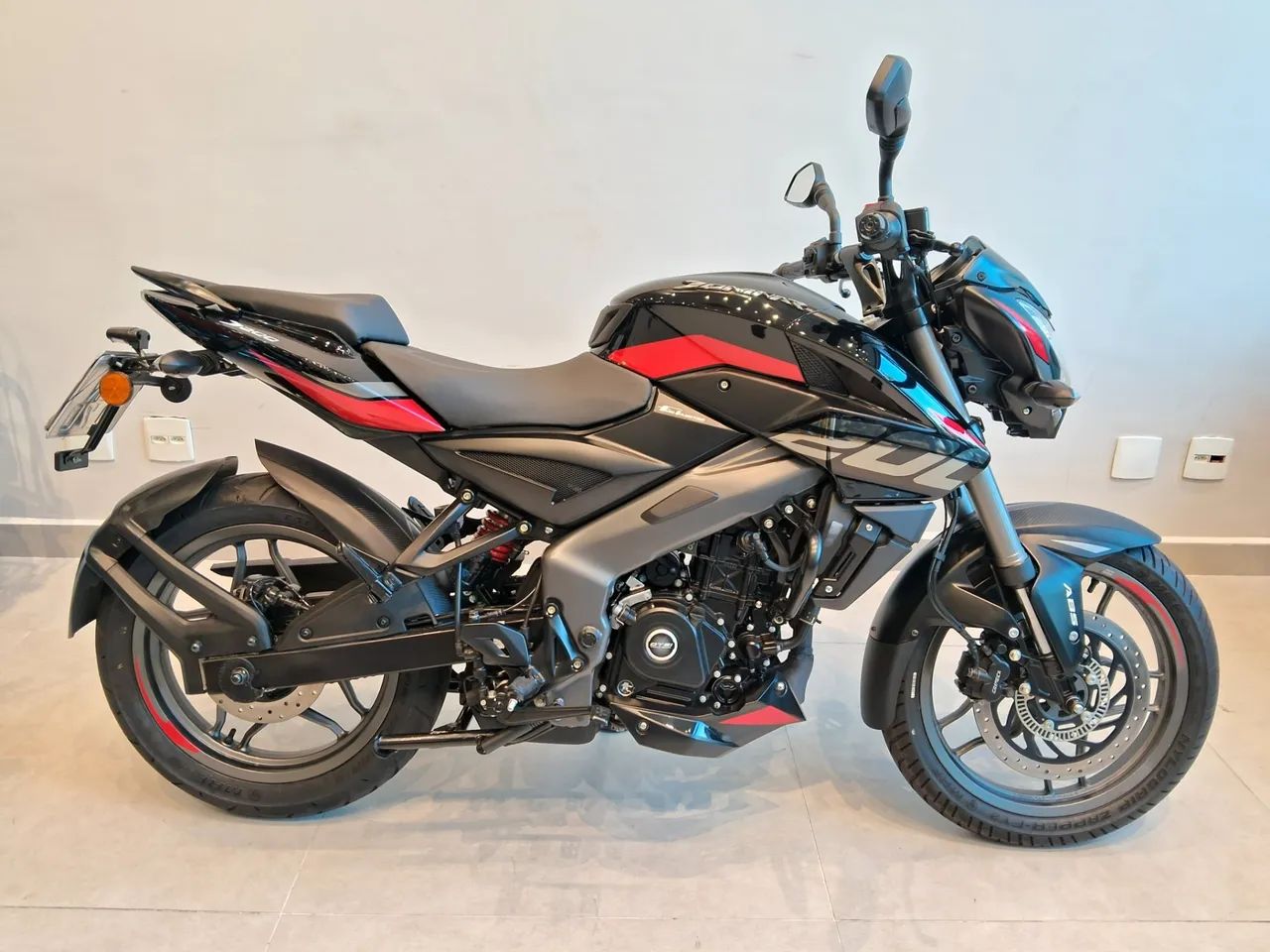 Bajaj DOMINAR 200