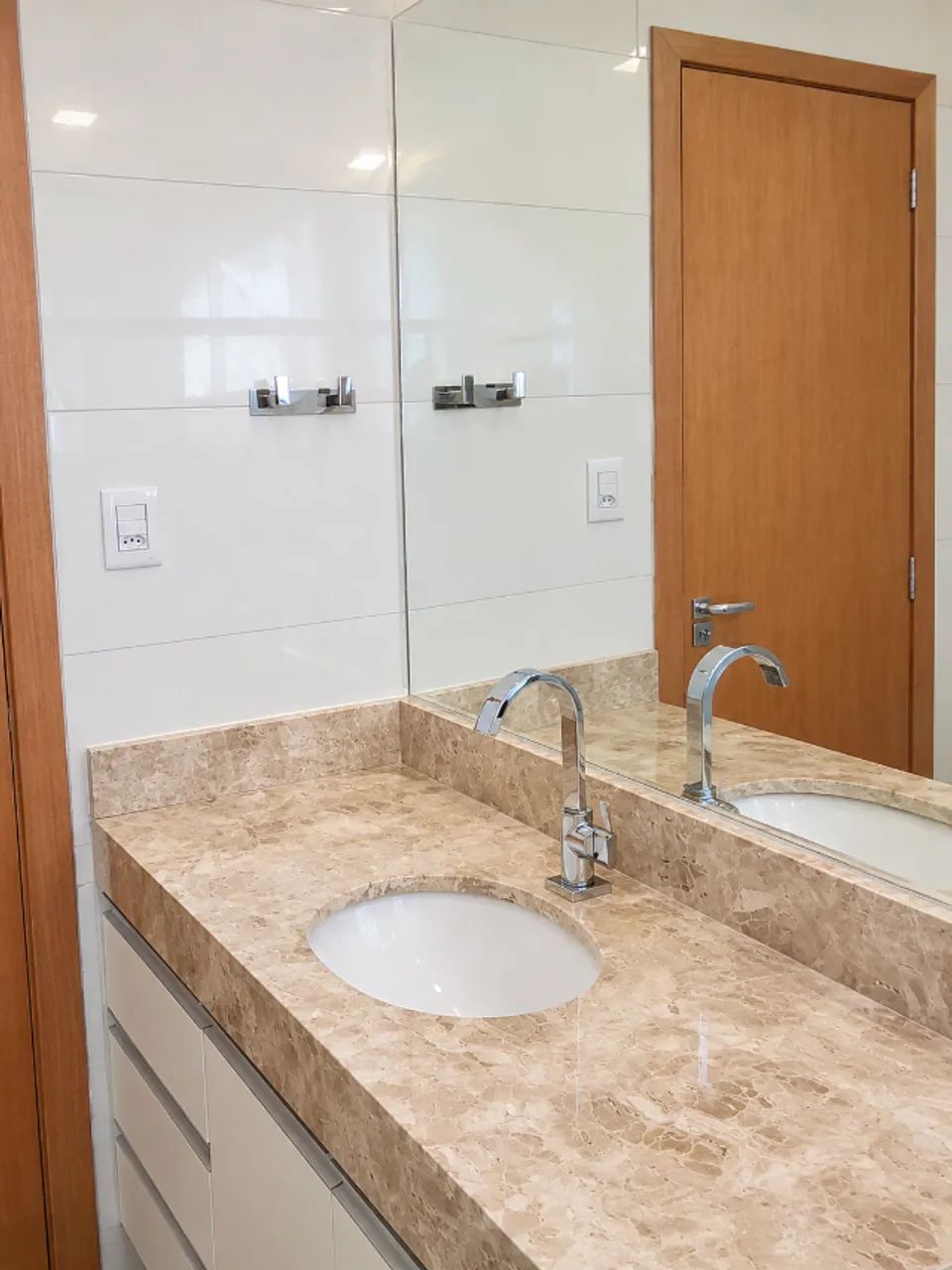 Apartamento 3 Quartos Semimobiliado no Centro - Condomínio e Água Inclusos - Foto 4