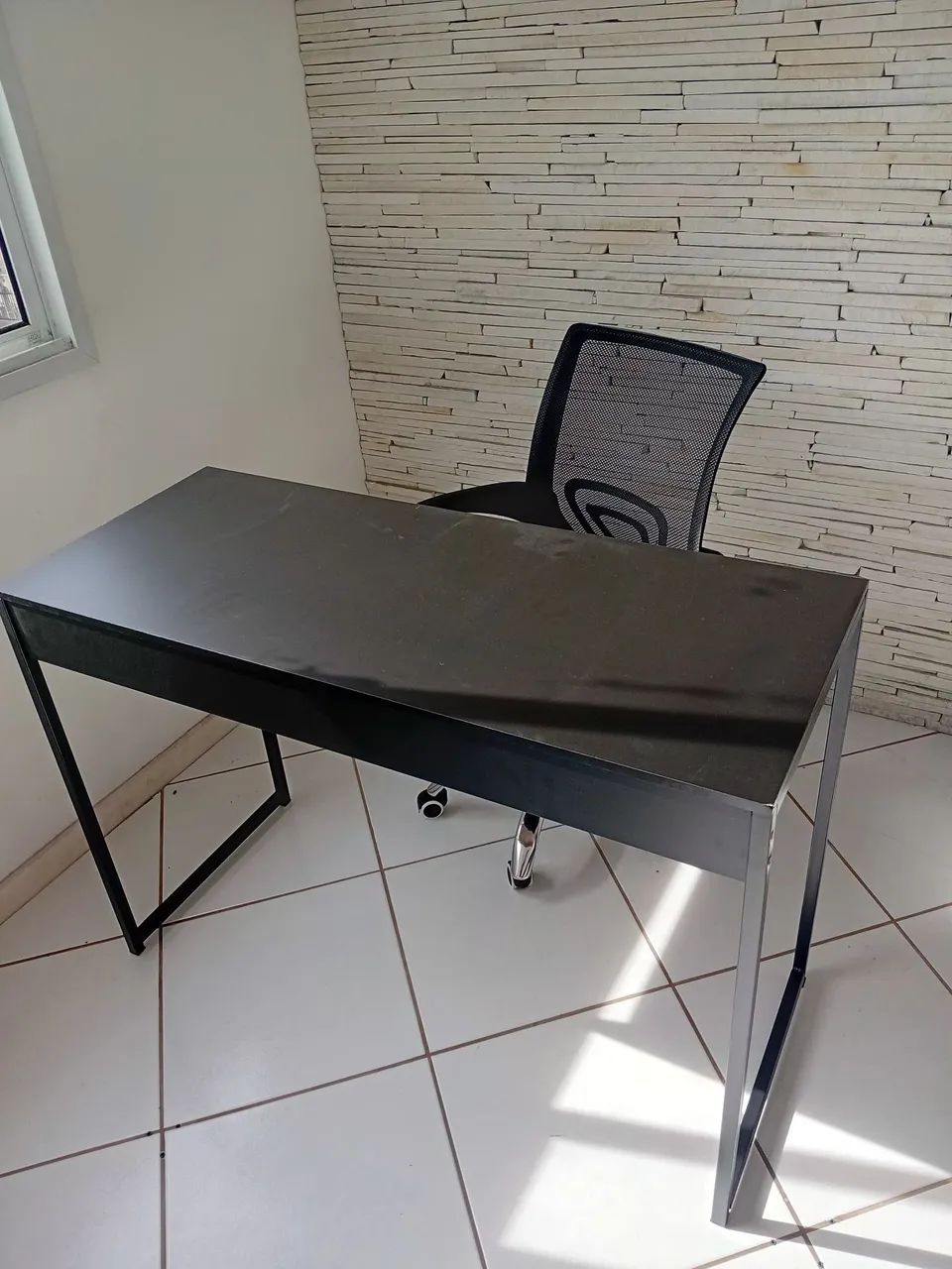 Mesa e cadeira de escritório 