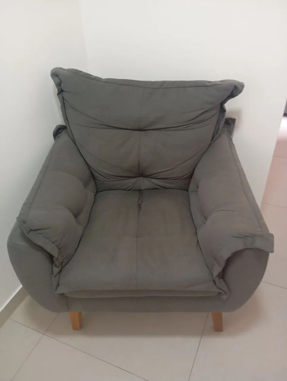 Poltrona cinza 