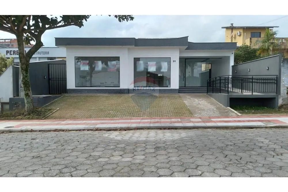 Sala Comercial para Clínica Multiprofissional - 270m2 - 6 salas - 2 salas grandes integrad