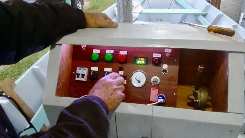 BARCO BATEIRA CHULAPA MADEIRA MOTOR 36HP - Foto 7