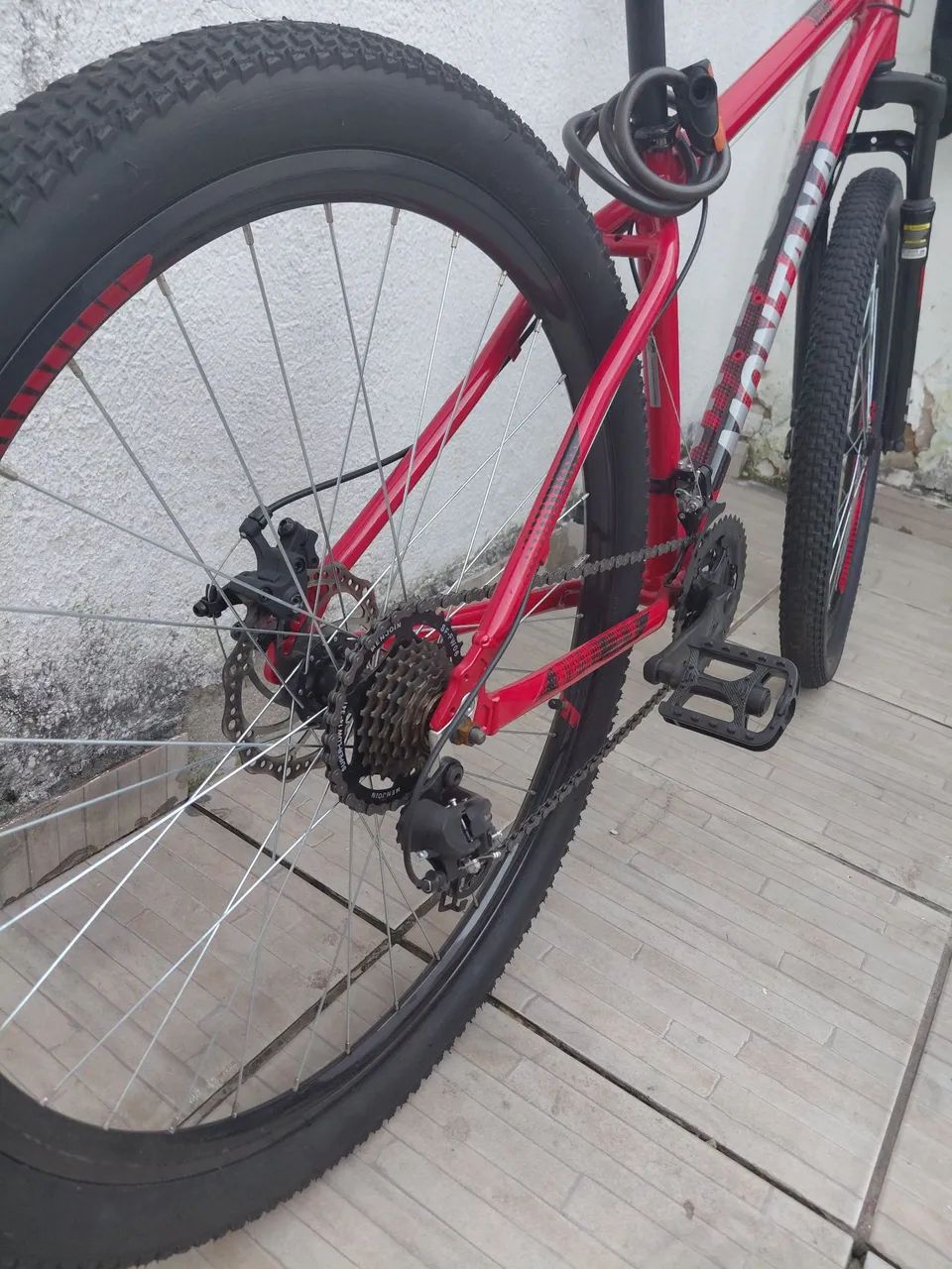 Bicicleta aro 29 nova 2 meses de uso  - Foto 3