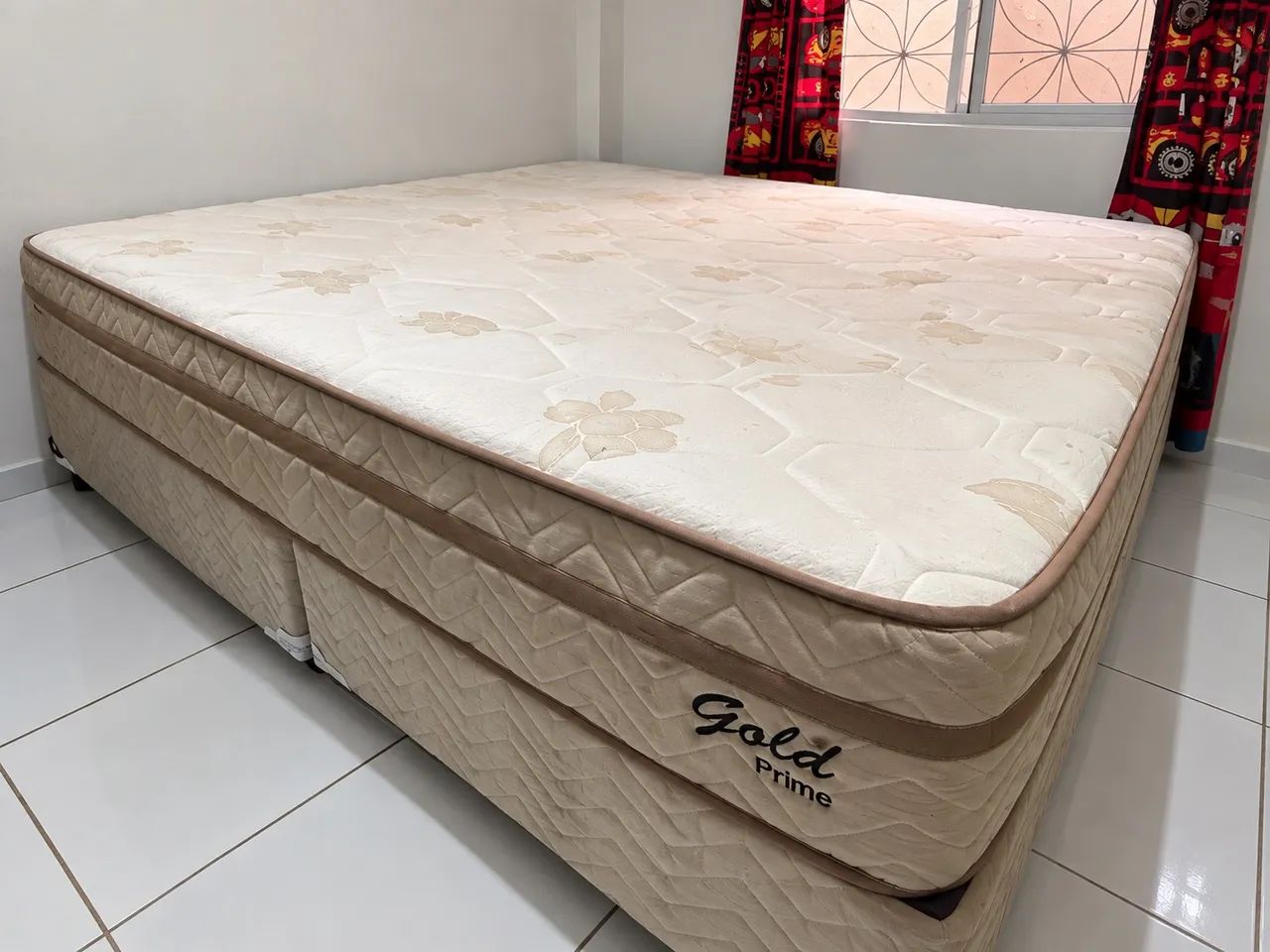 Cama king size 