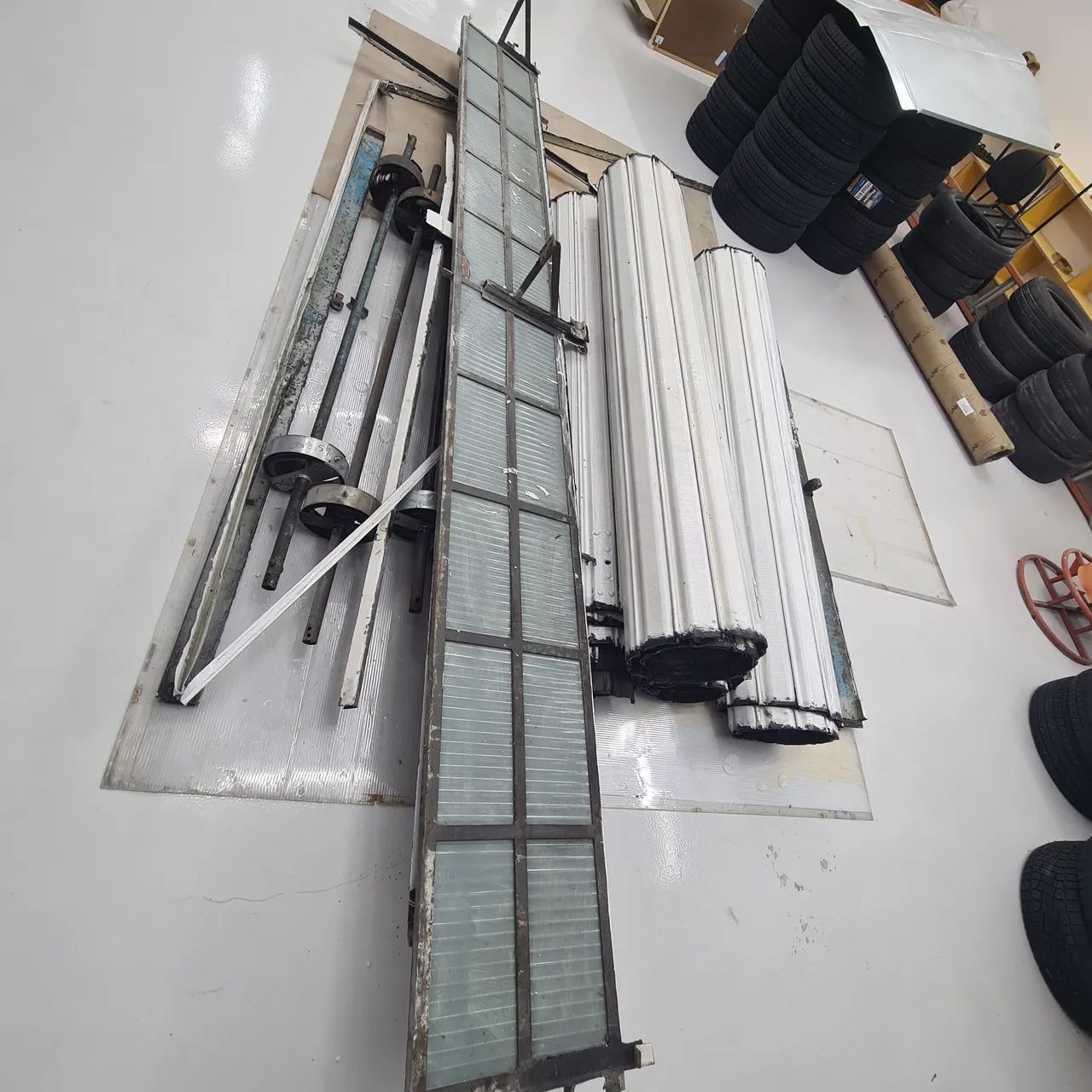 4kit portas de aço em ótimo estado pintadas de branca - Foto 2