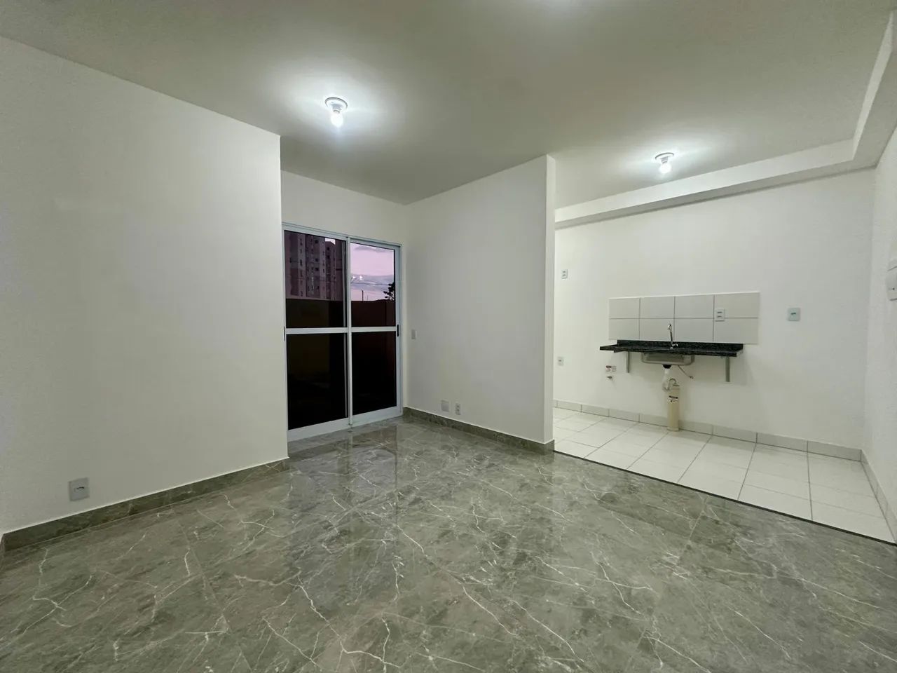 Apartamento Garden 2 quartos com suíte em Maringá - Recém-reformado