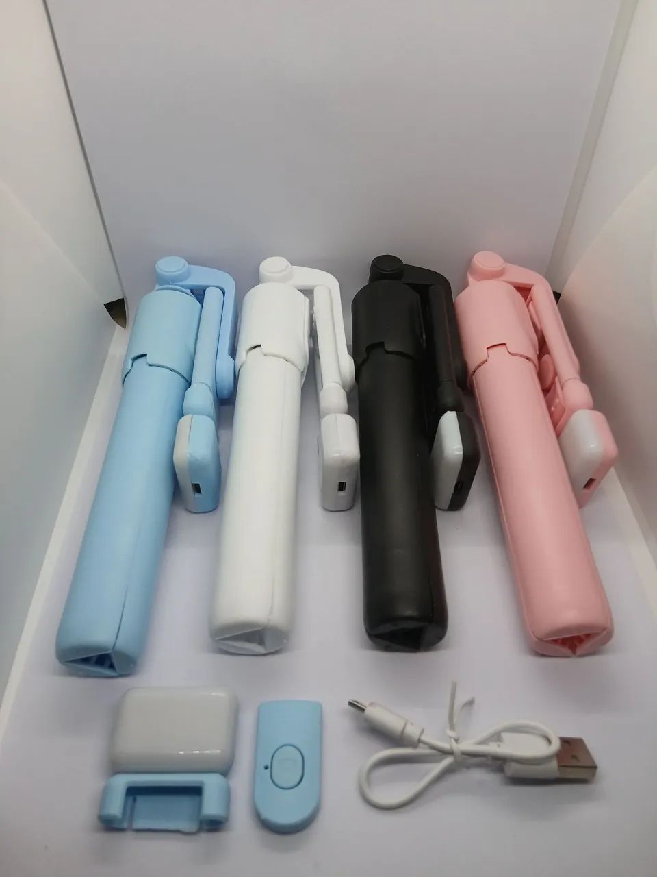 Bastão Selfie Tripé com Luz LED e Controle Bluetooth Retirar no local  - Foto 5
