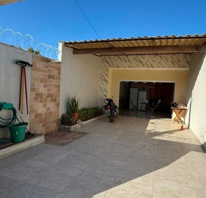 Casa padrão no tenoné 