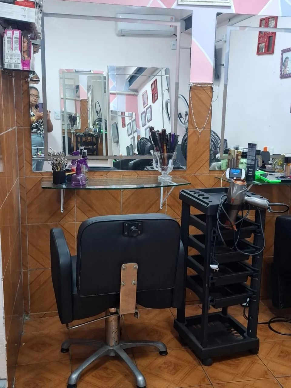 Kit Completo para Salão - Móveis Conservados e Prontos para Uso!