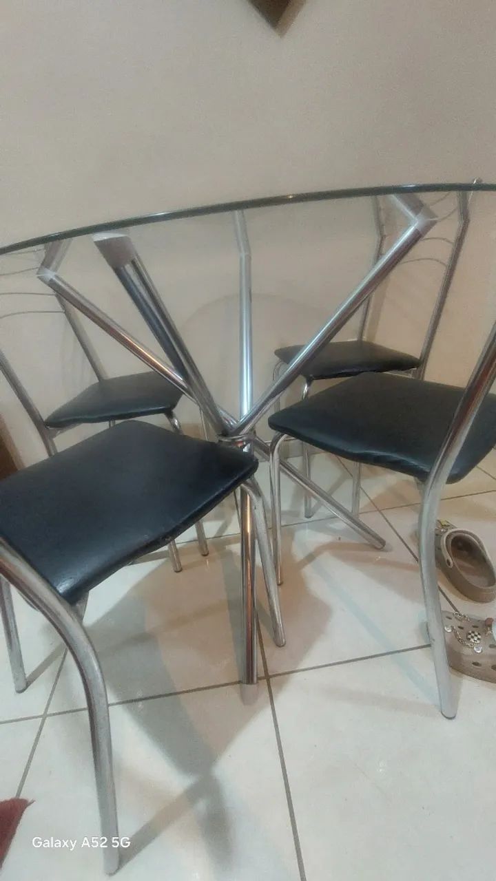 Mesa de jantar de vidro redonda com 4 cadeiras - Foto 2
