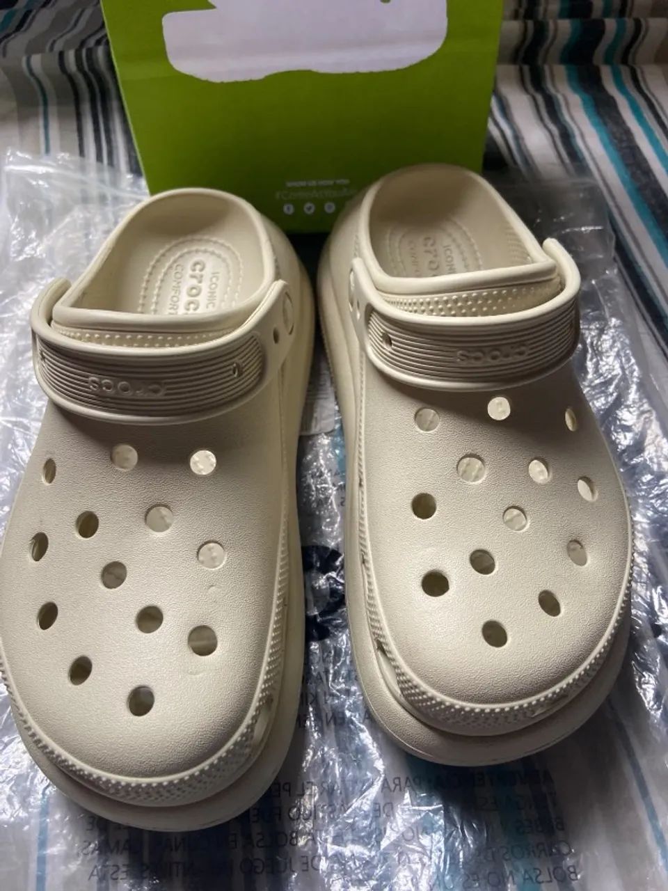 Crocs original plataforma bege - Foto 3