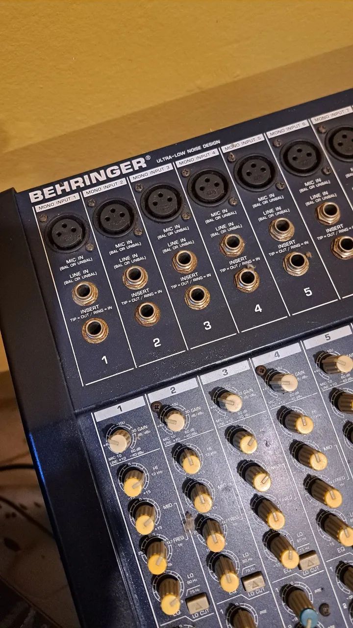 Mesa Behringer mx3282 A 32 canais  - Foto 3