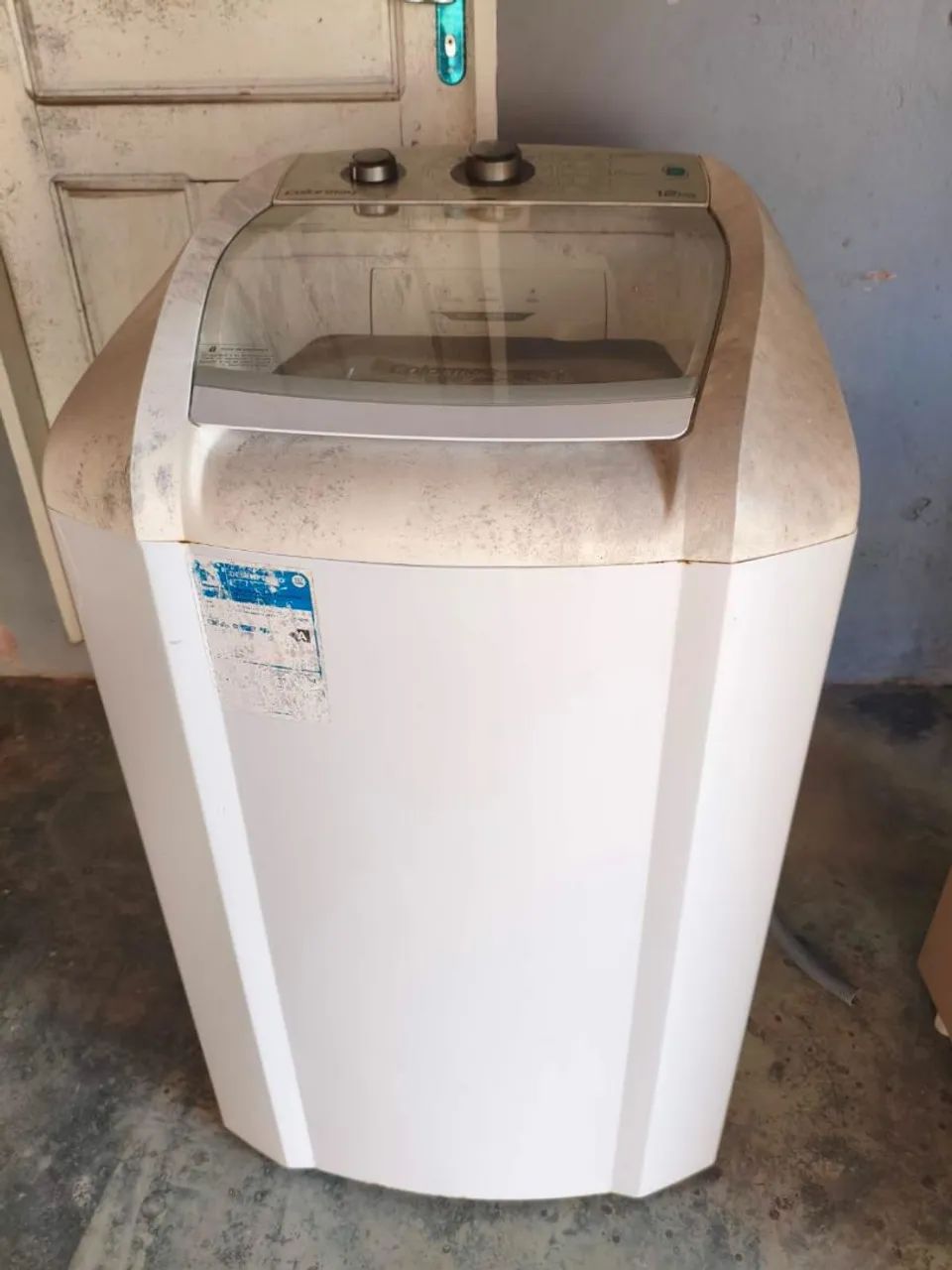 Máquina de lavar roupa com defeito
