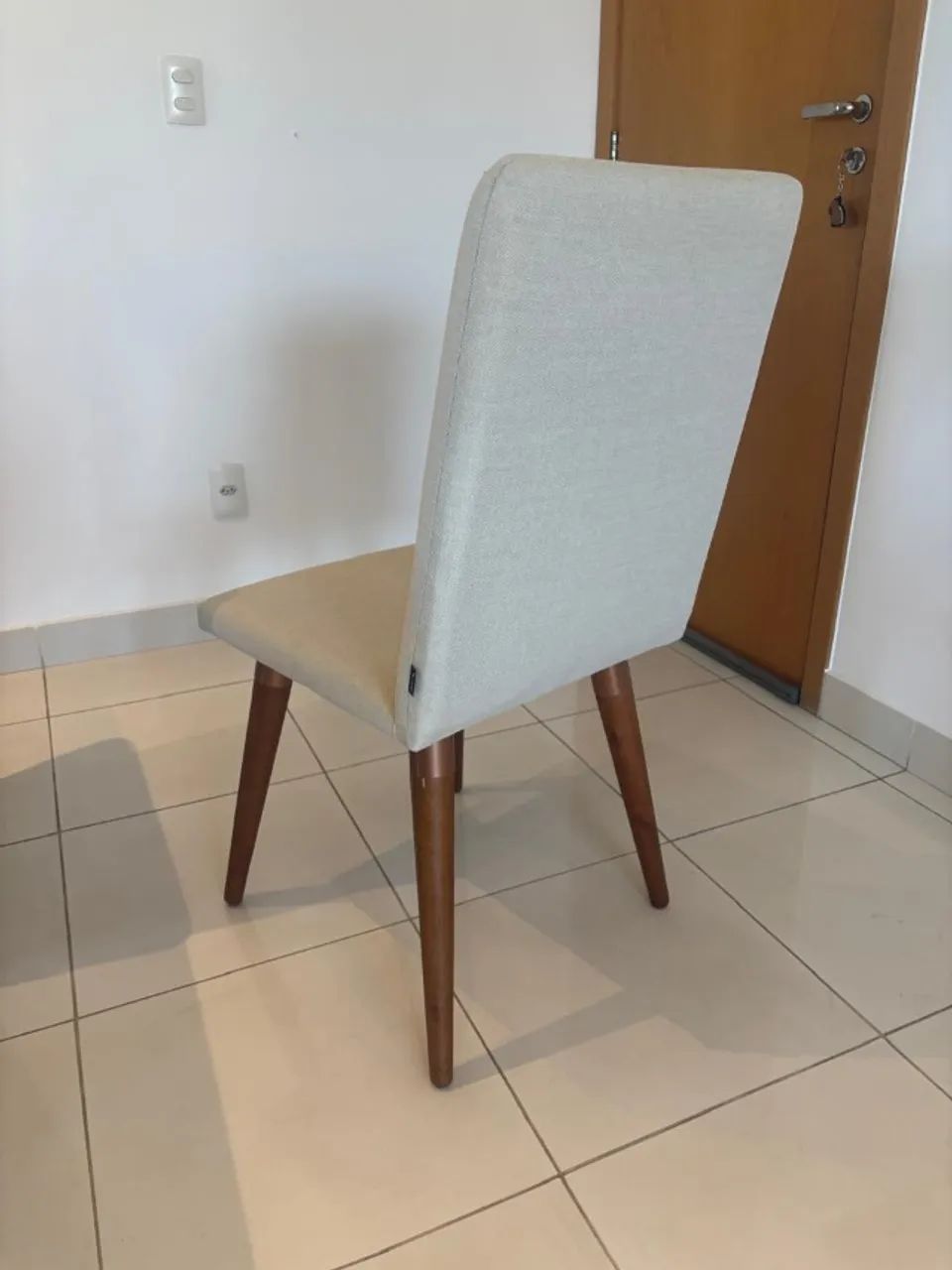 Vende-se Mesa de jantar com 4 cadeiras. - Foto 3