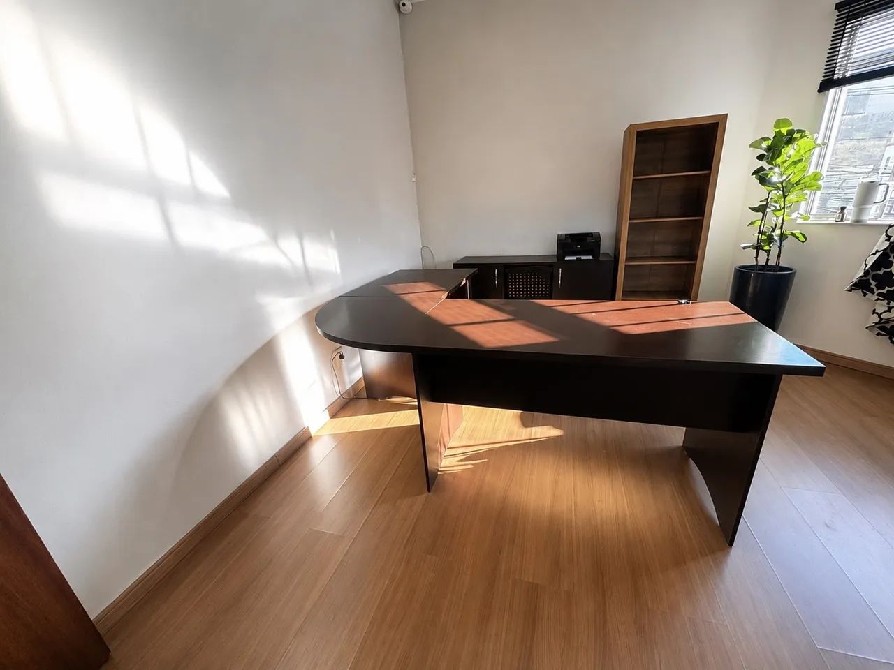 VENDO MESA EM L + BALCÃO  - Foto 4