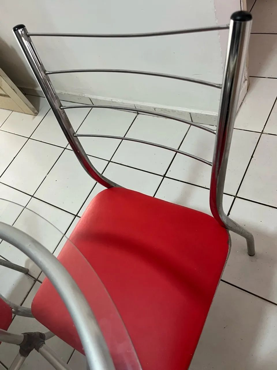 Vendo mesa com cadeiras  - Foto 3