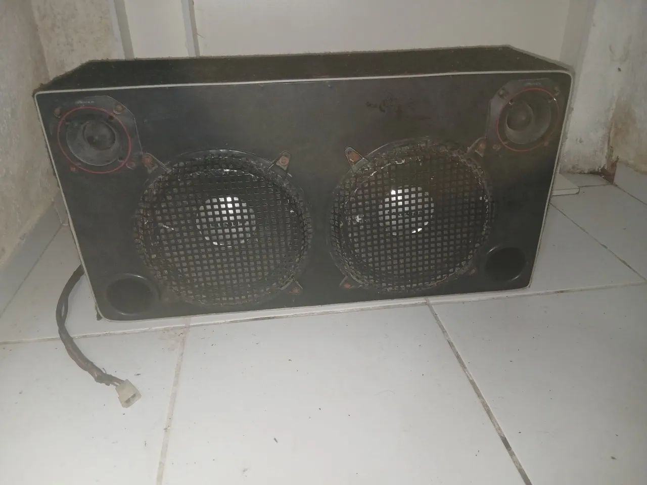 Caixa de som automotivo 