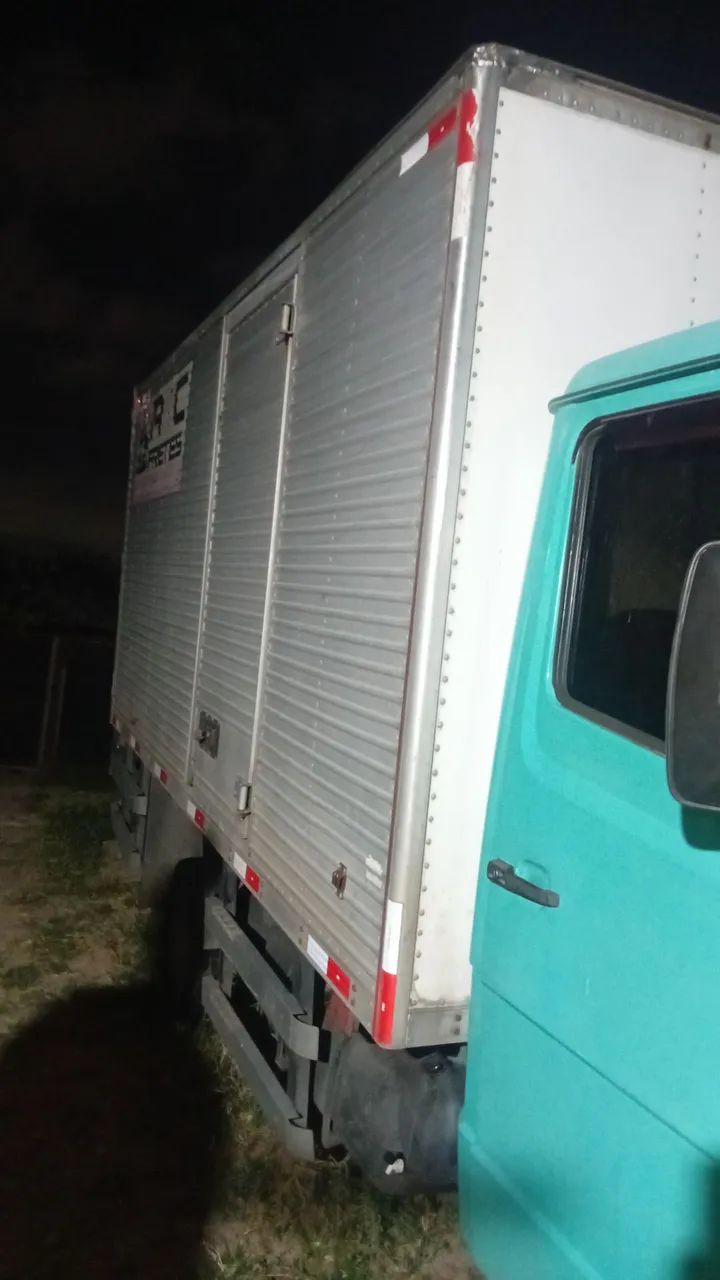 Vendo baú mercedinha - Foto 2