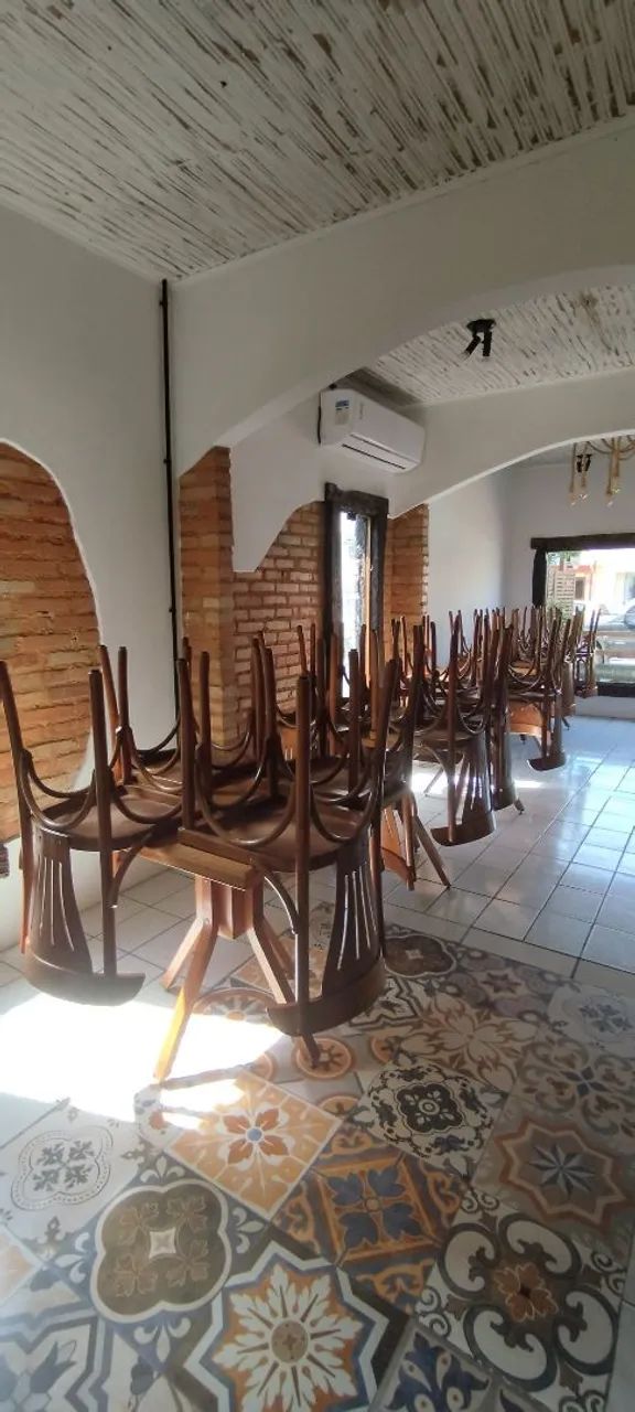 Vendo 5 conjuntos de mesa com 4 cadeiras cada!