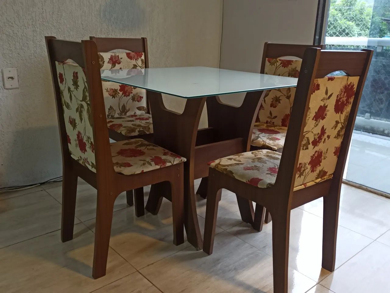 Mesa 4 cadeiras